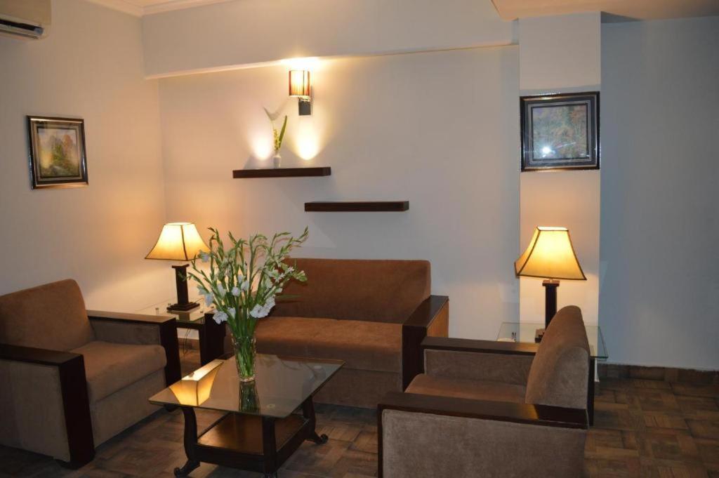 Fort Continental Hotel Peshawar Bagian luar foto