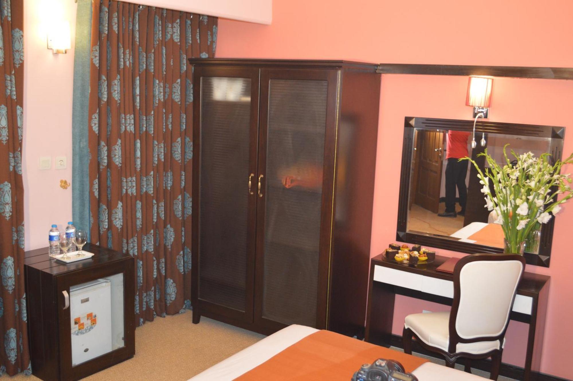 Fort Continental Hotel Peshawar Bagian luar foto
