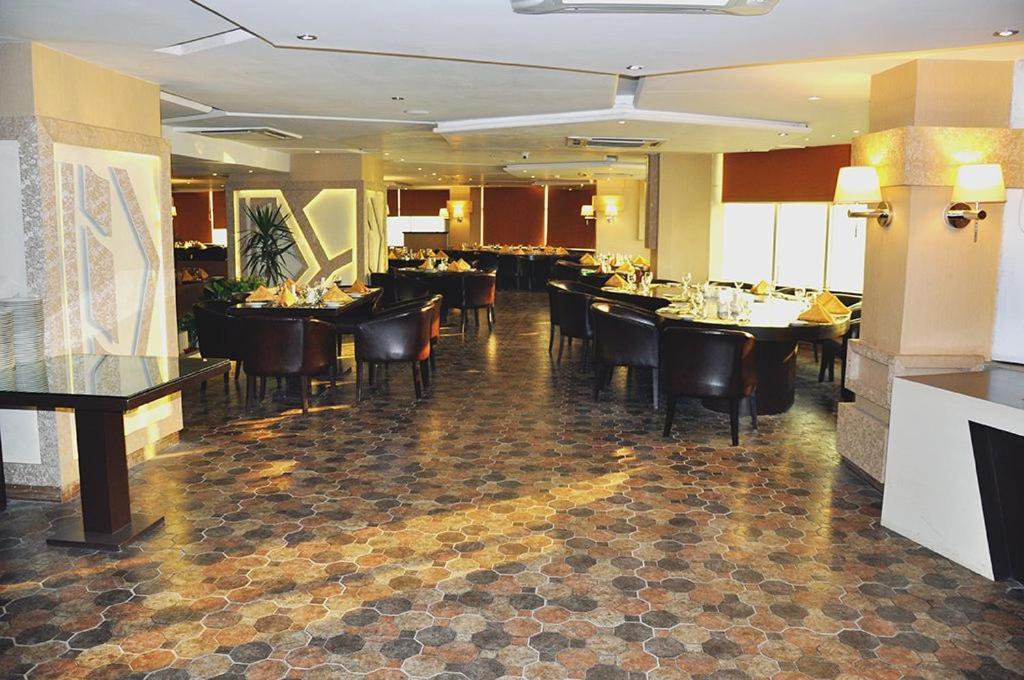 Fort Continental Hotel Peshawar Bagian luar foto