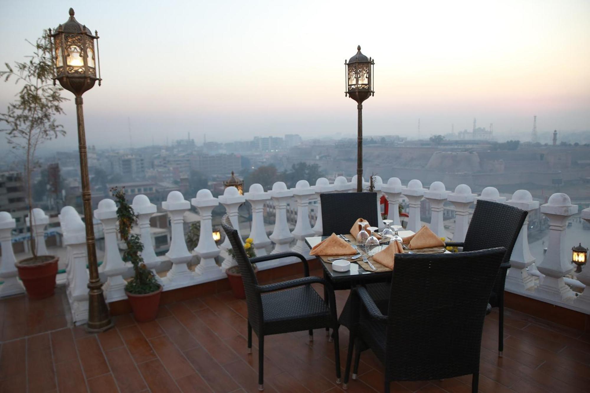 Fort Continental Hotel Peshawar Bagian luar foto