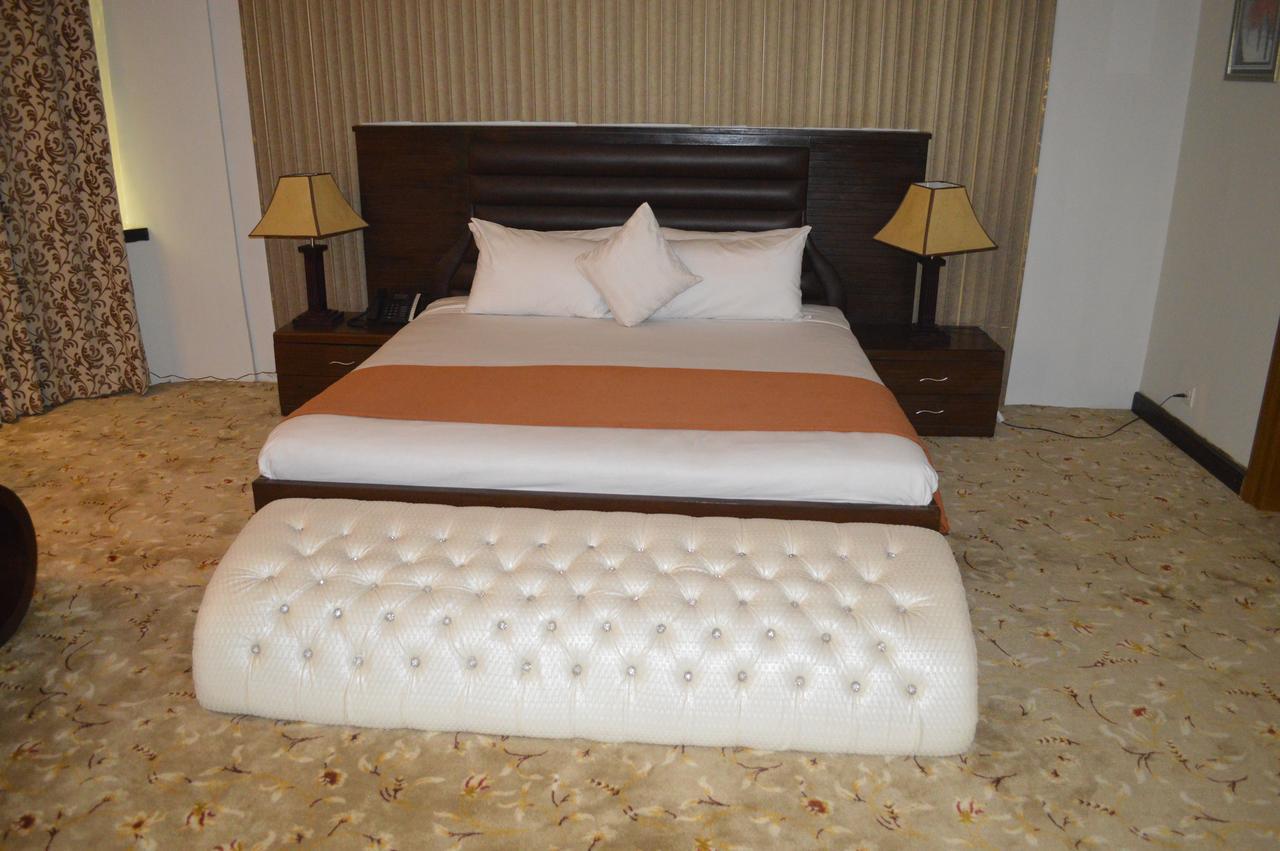 Fort Continental Hotel Peshawar Bagian luar foto