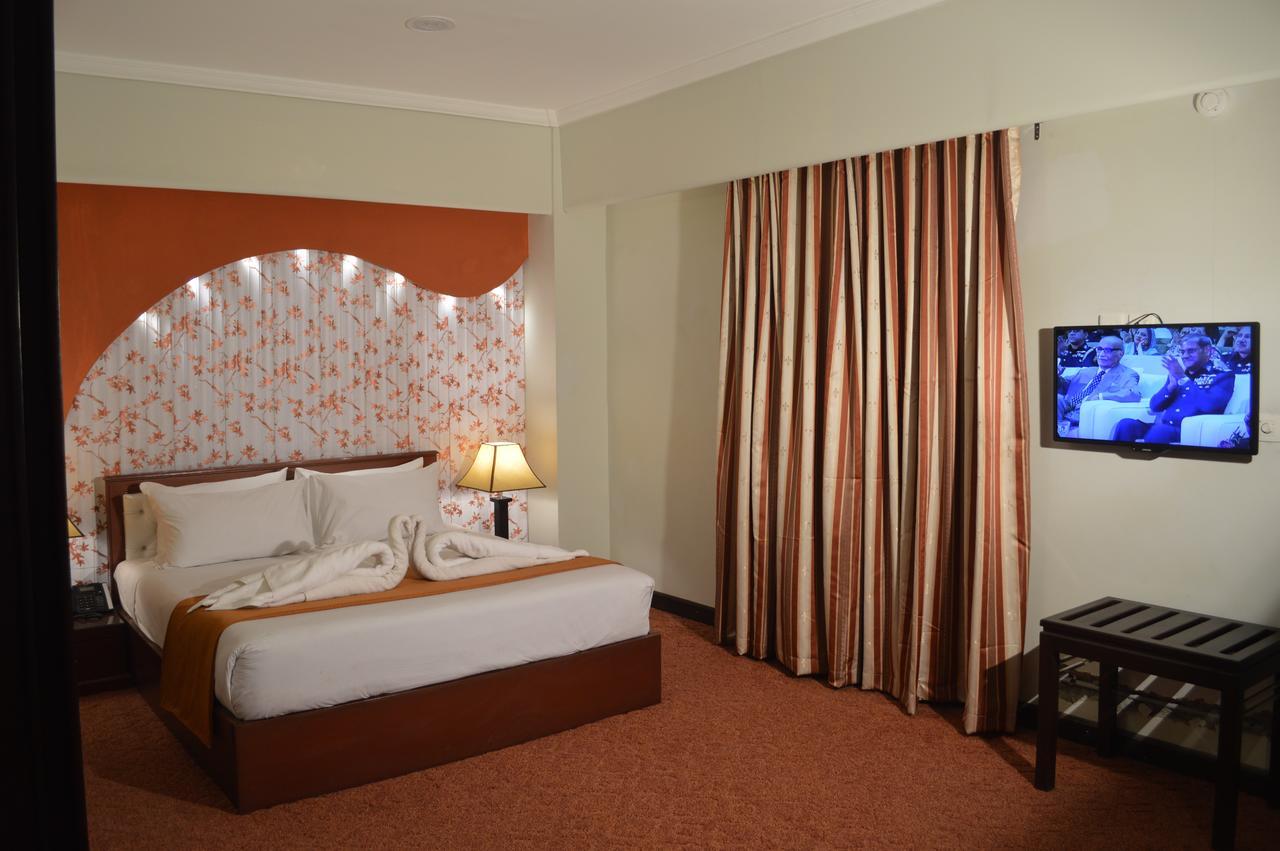 Fort Continental Hotel Peshawar Bagian luar foto