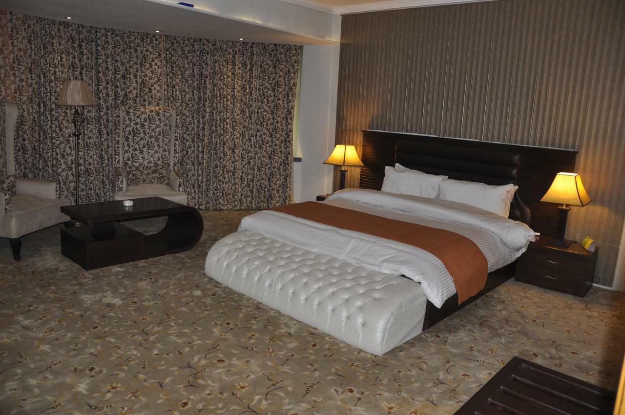 Fort Continental Hotel Peshawar Bagian luar foto