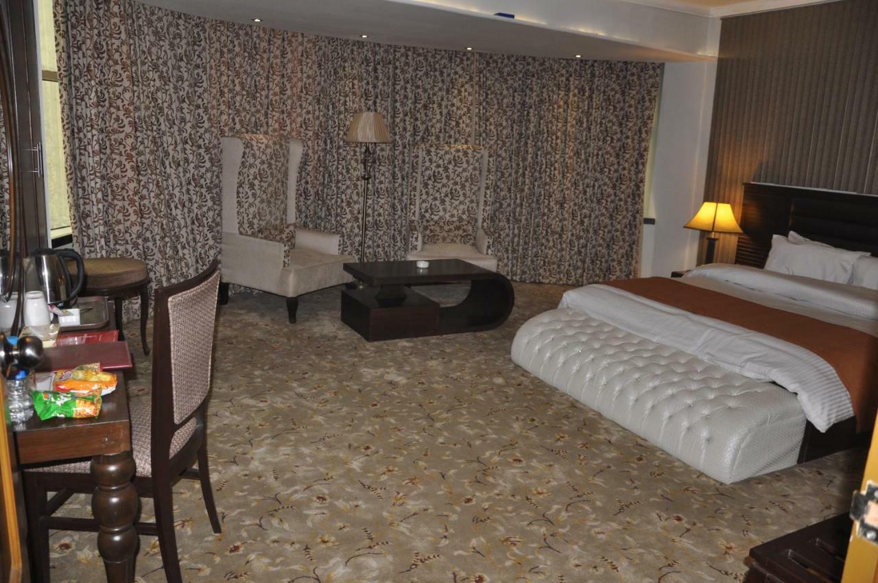 Fort Continental Hotel Peshawar Bagian luar foto