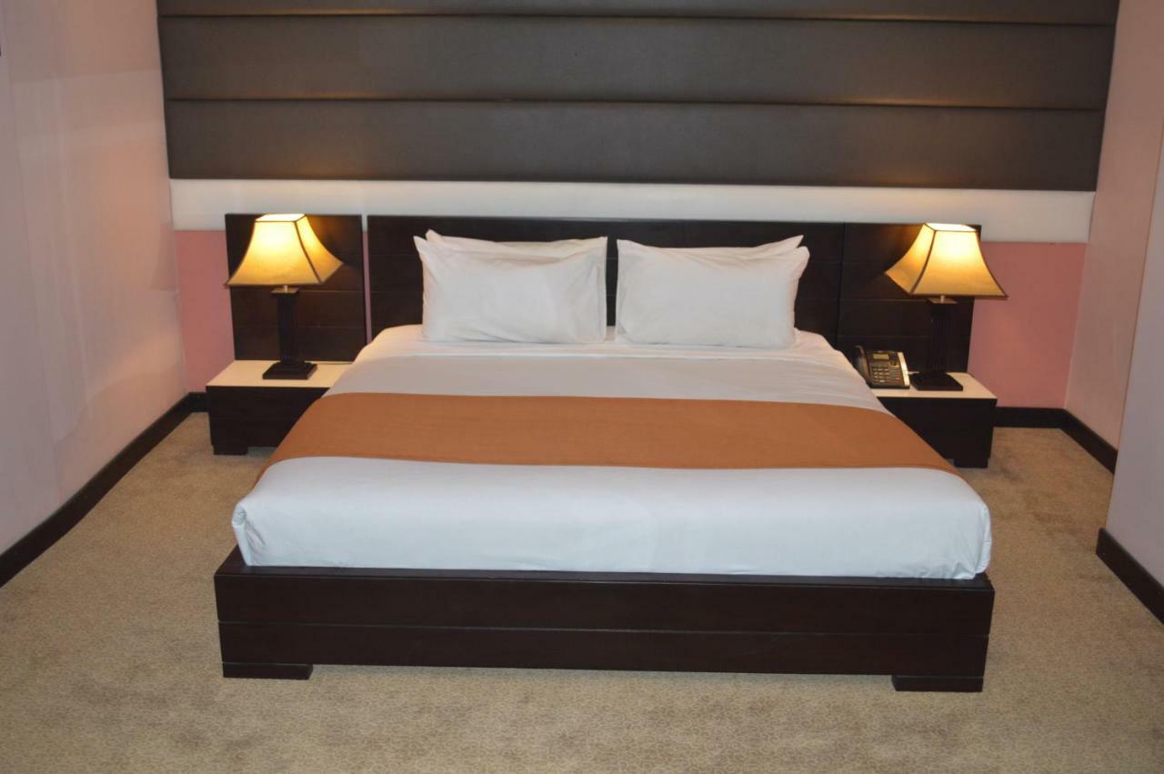 Fort Continental Hotel Peshawar Bagian luar foto